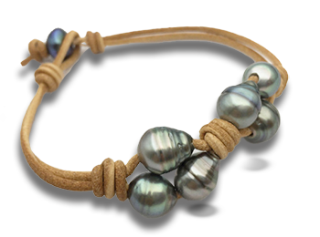 Bracelet de 6 perles baroques de Tahiti sur lien de cuir 